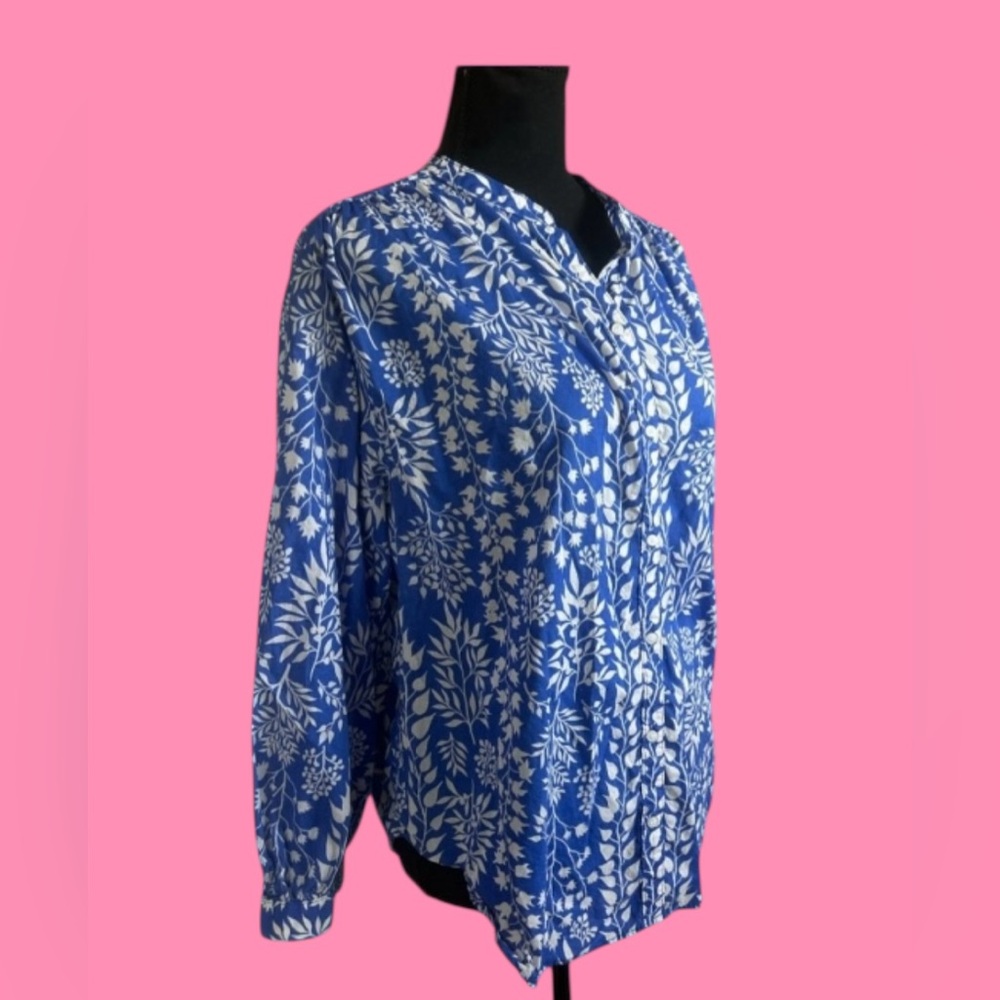 💙H&M!! 100% COTTON! BLUE FLORAL LIGHTWEIGHT BLOUSE! BUTTON DOWN!